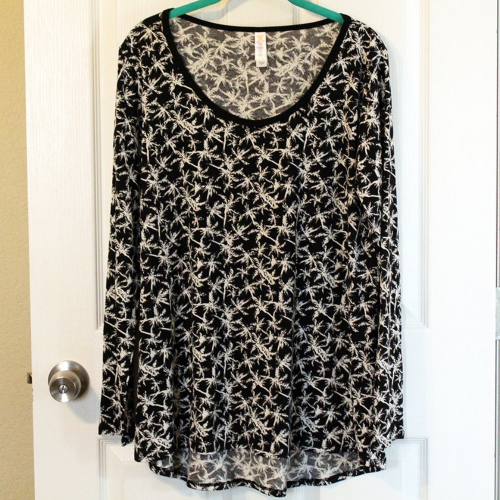 LulaRoe Black & White Palm Tree Lynnae Long Sleeve